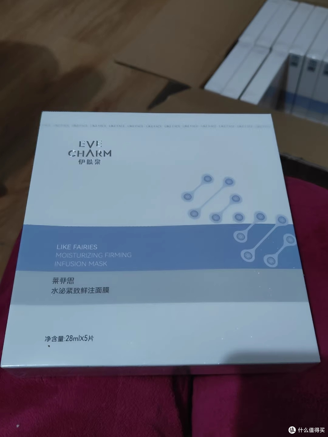 熬夜垮脸逆袭记:一片伊肤泉大膜王,让我重新摸到“紧致密码”