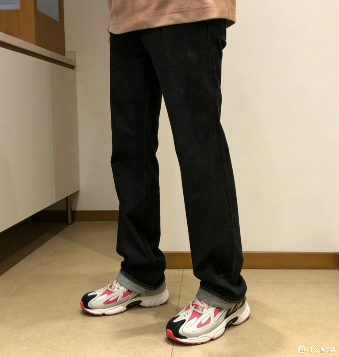 优衣库 × JW Anderson 联名赤耳丹宁牛仔裤可谓是200元档位的神裤