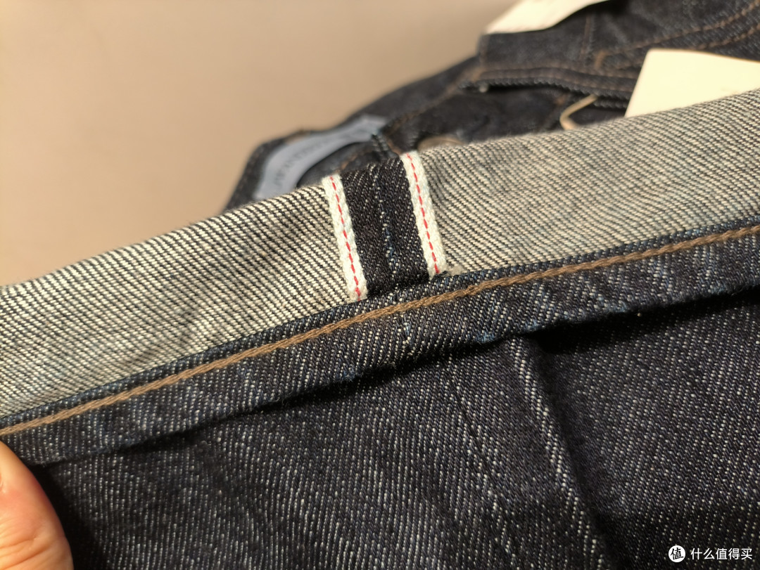 优衣库 × JW Anderson 联名赤耳丹宁牛仔裤可谓是200元档位的神裤