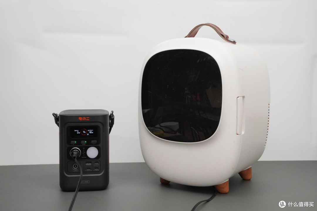 电小二 300D 深度评测:140W 快充 + 超便携