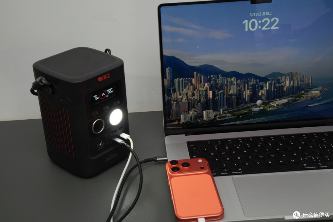 电小二 300D 深度评测:140W 快充 + 超便携