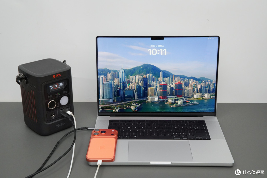 电小二 300D 深度评测:140W 快充 + 超便携