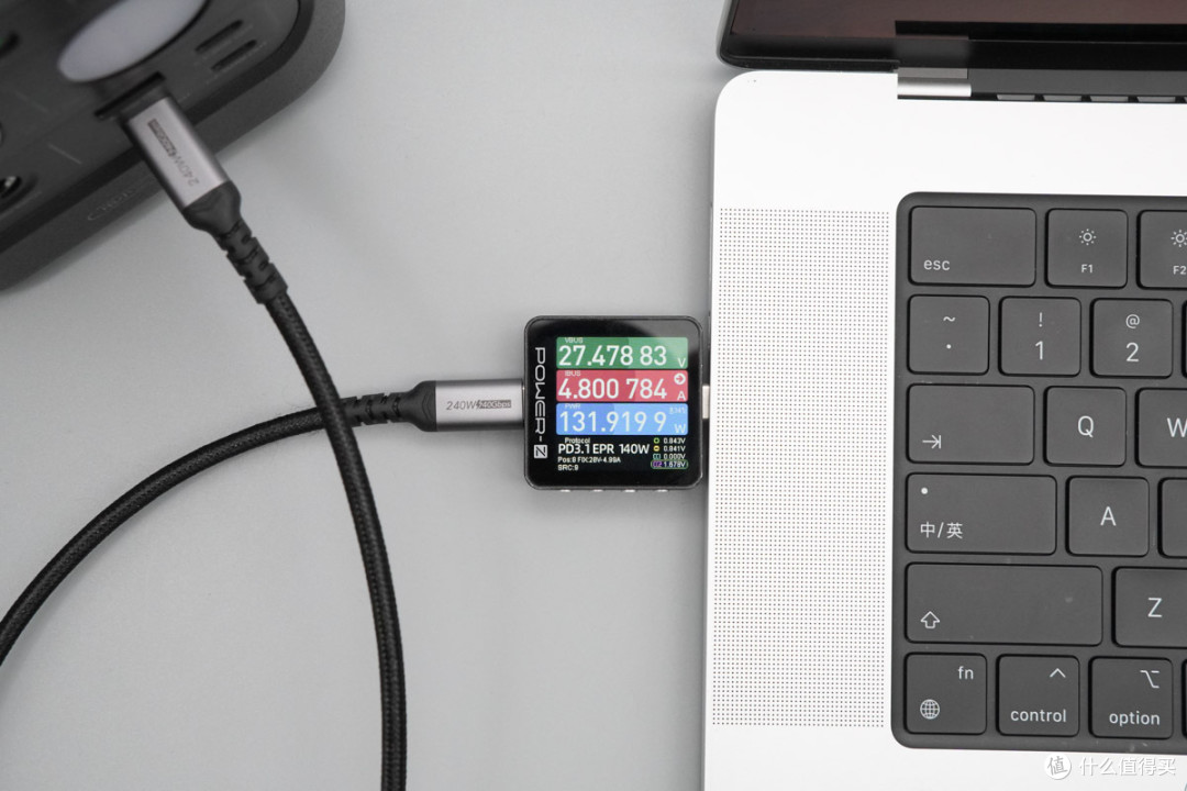 电小二 300D 深度评测:140W 快充 + 超便携