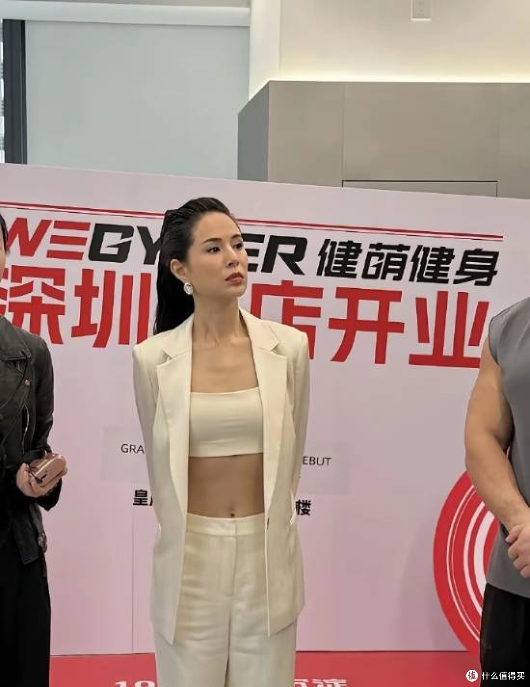 59岁李若彤深圳健身代言!腹肌紧致如20岁,体脂率低到离谱!