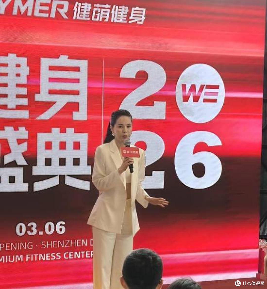 59岁李若彤深圳健身代言!腹肌紧致如20岁,体脂率低到离谱!