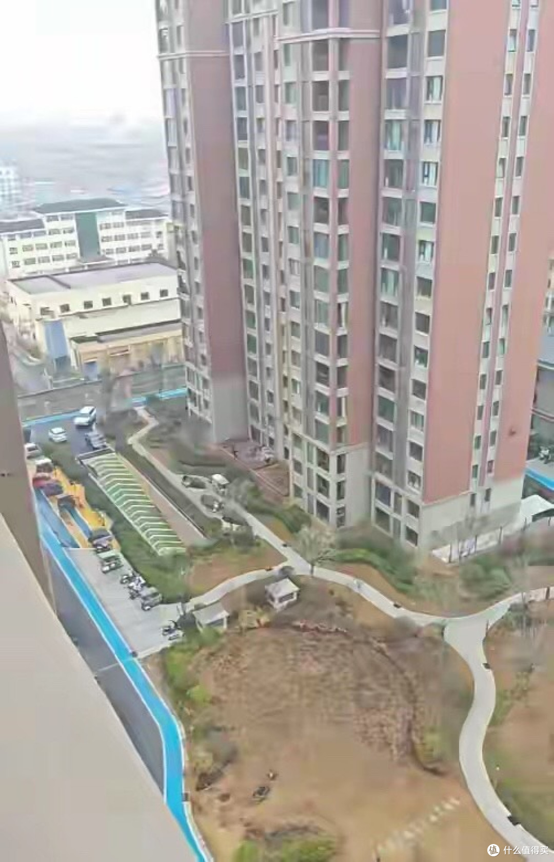 物业撤场才5天,小区就有人开始圈地建院子了,这操作真让人开眼