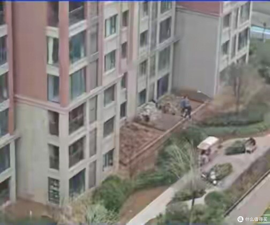 物业撤场才5天,小区就有人开始圈地建院子了,这操作真让人开眼