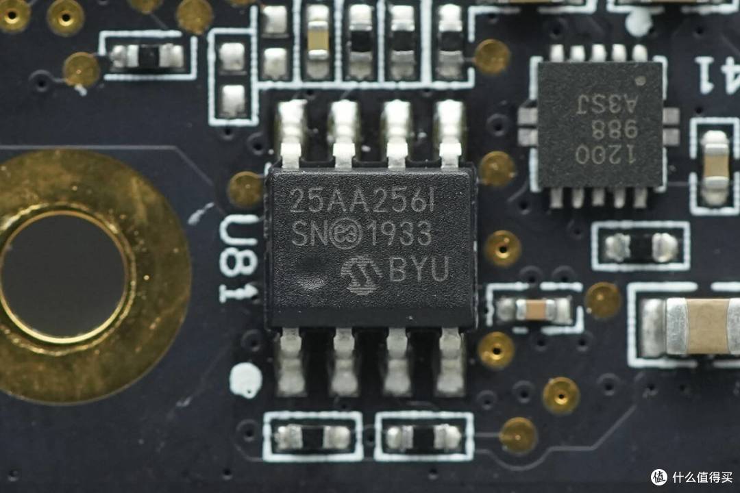 三星/美光内存颗粒云集，寒武纪加速卡用料拆解