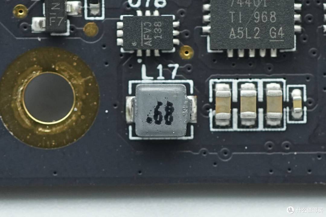 三星/美光内存颗粒云集，寒武纪加速卡用料拆解
