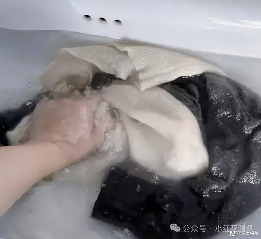 别让几千块毁在清洗上!冬季衣物洗护指南:这些坑千万别踩!