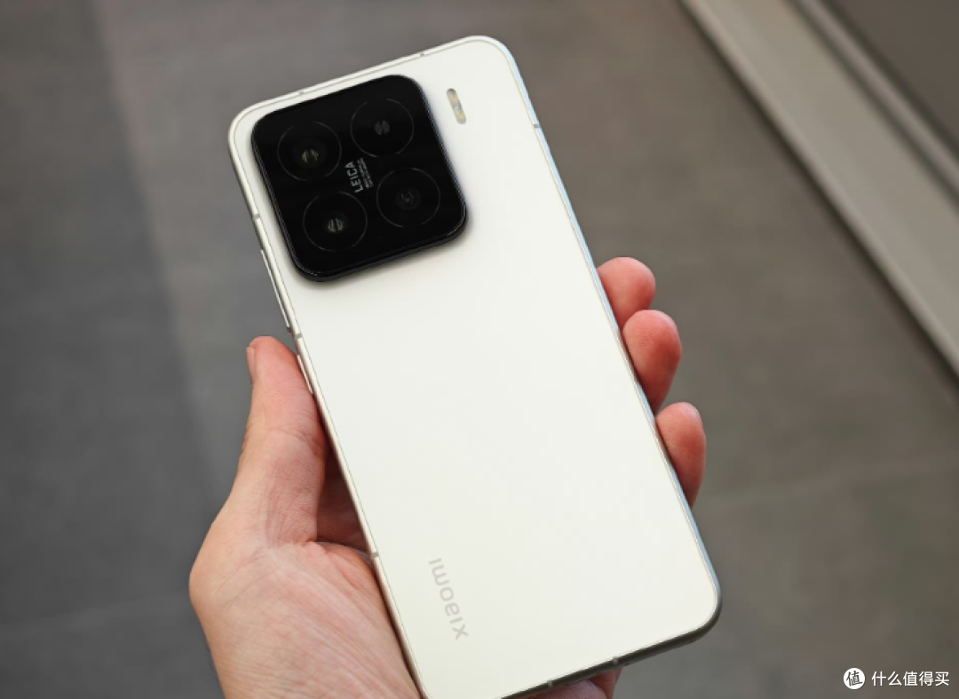 6100mAh+徕卡三摄+2K屏，16GB+512GB版从5799元跌至3399元