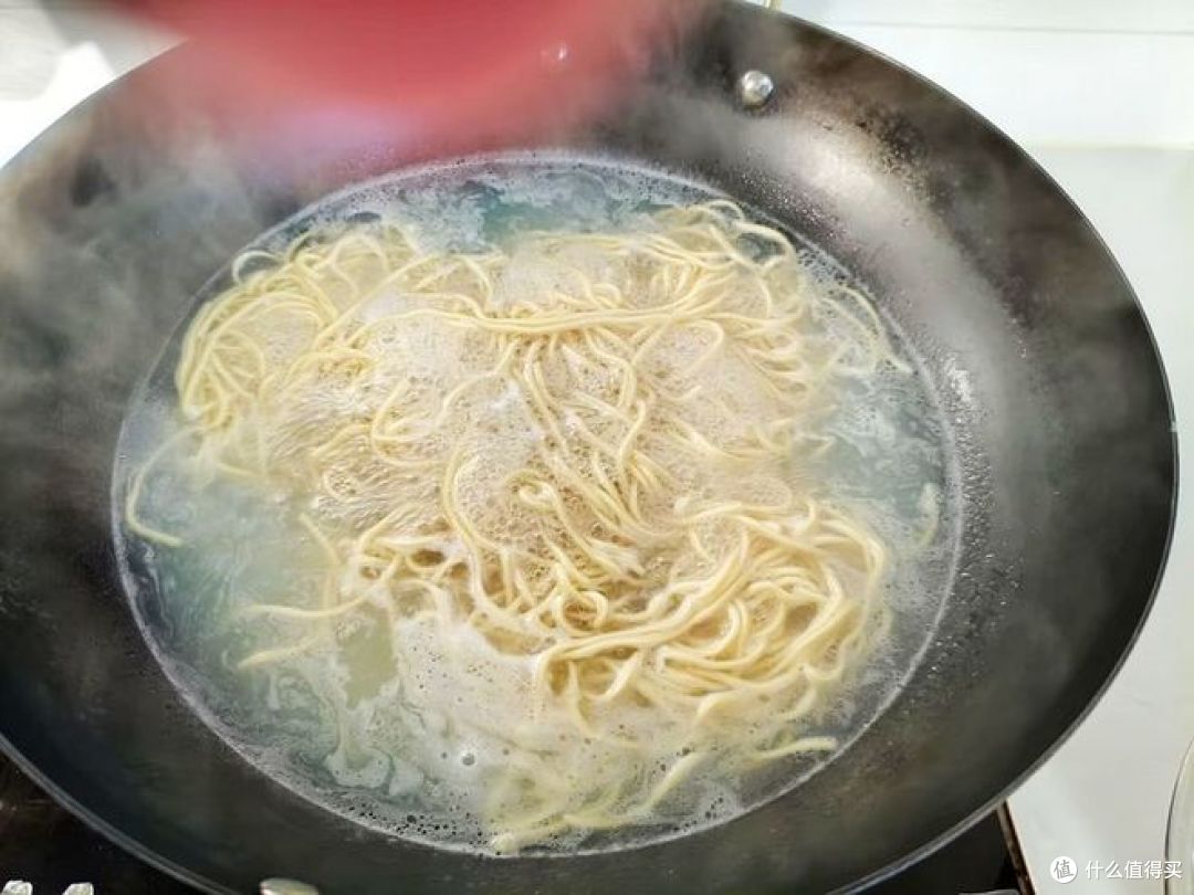 热干面评测!武汉vs信阳,谁才是真正的美味之王?