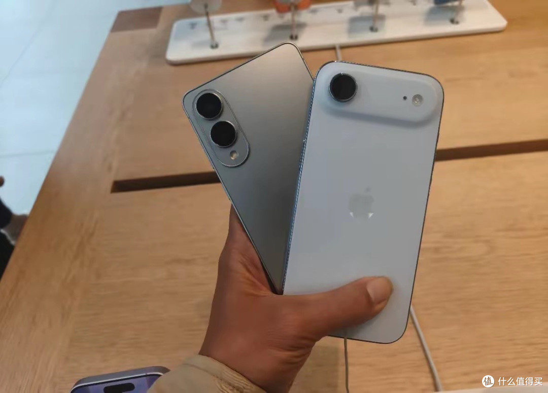 别再吹港版iPhone了!2026年实测:香港版真的比国行更好用?