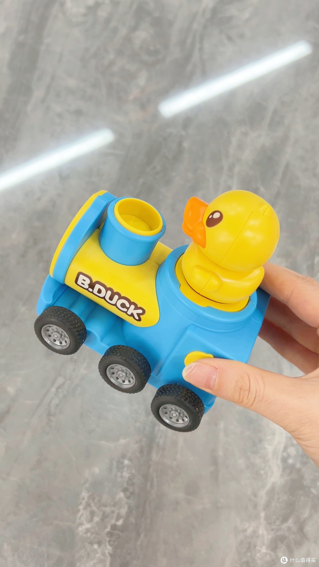 B.Duck小黄鸭惯性汽车玩具儿童回力车宝宝小汽车生日礼物男孩耐摔