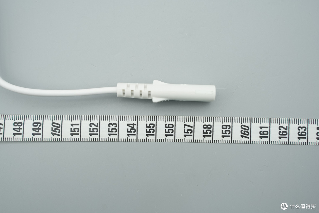 厚度仅2cm，超薄机身不占桌面，移速165W四口氮化镓桌面充拆解