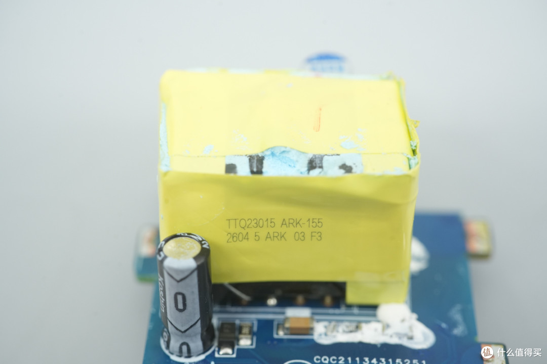 搭载TFT万象屏,充电数据可视化,酷态科6号屏显充Ultra拆解