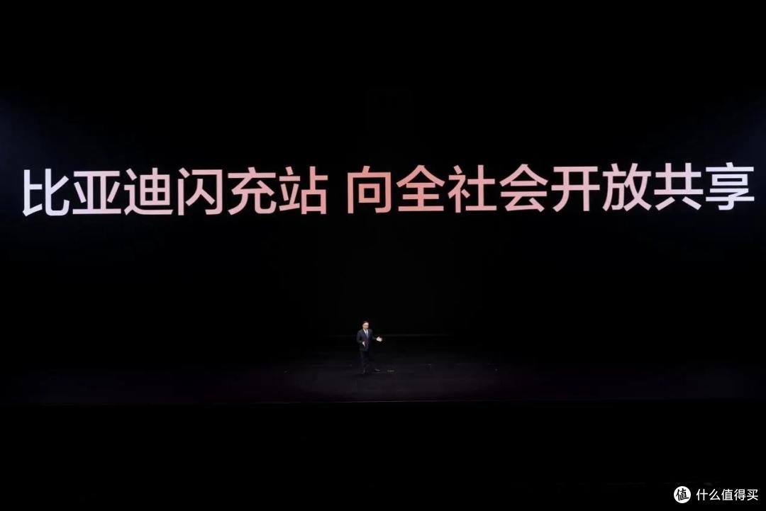 从“充电焦虑”到“充电友好”:比亚迪闪充站如何重塑补能生态?