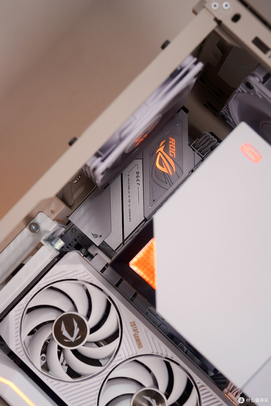 ROG B850G吹雪 +RTX 5070TI+9900X+ProArt PA401燕麦白装机分享