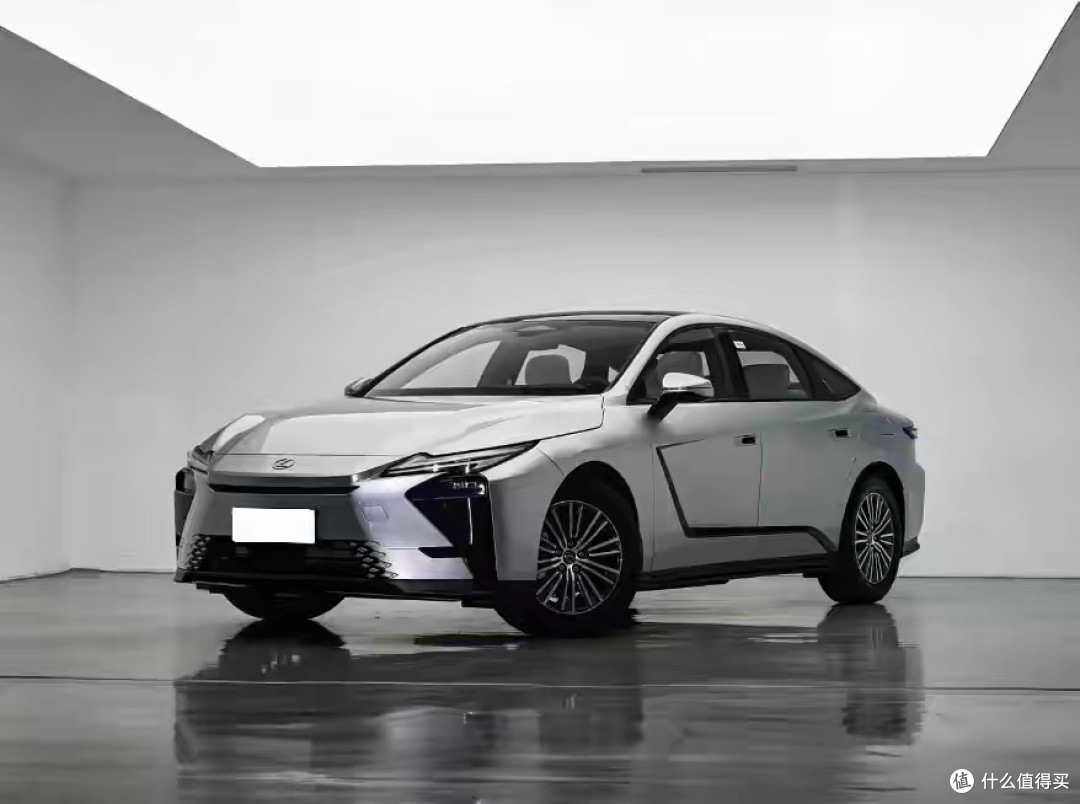 全新雷克萨斯ES混动版实车亮相 搭载2.0L+高功率电机 4月上市