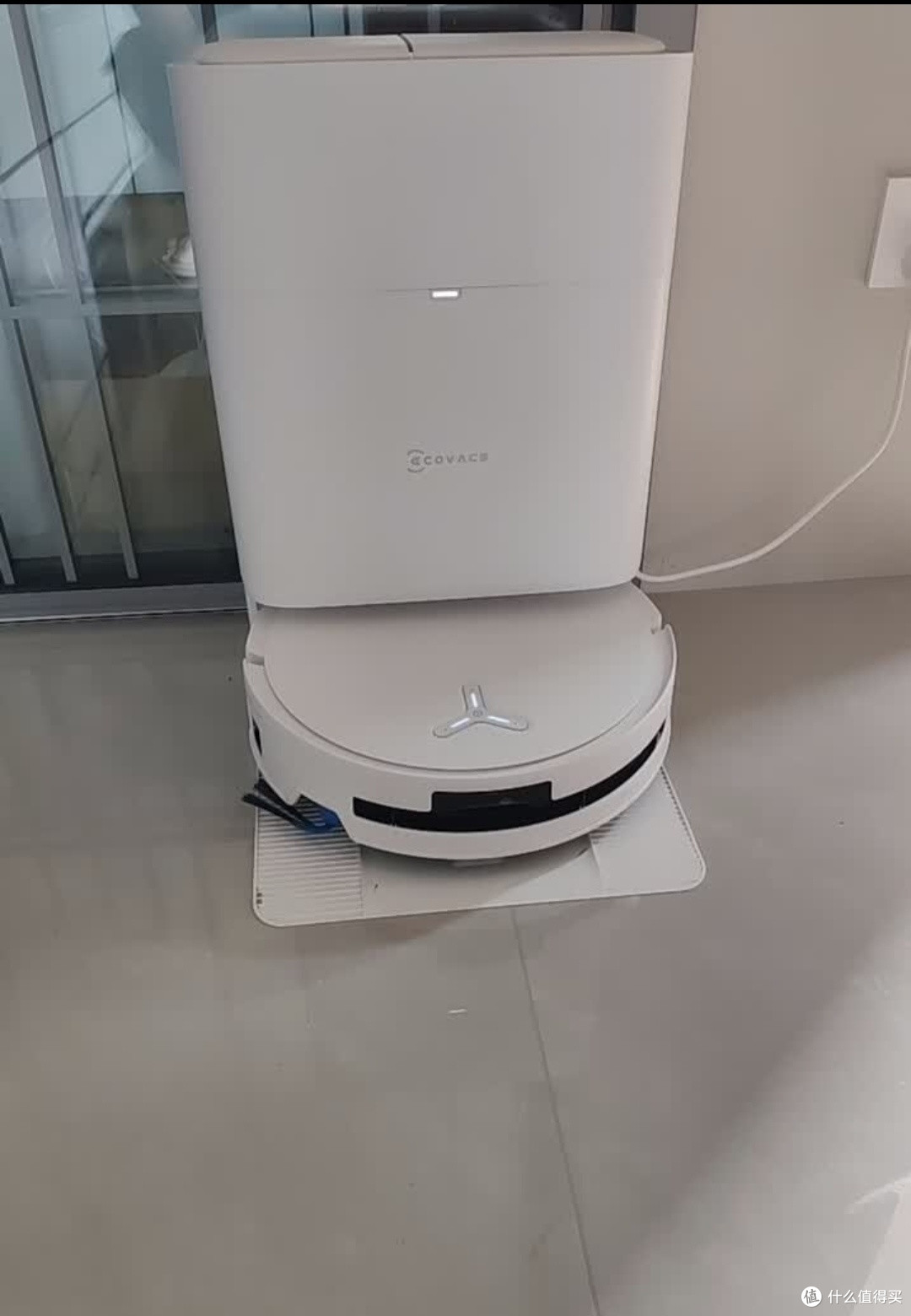 科沃斯超薄嵌入扫地机器人:家居一体化清洁