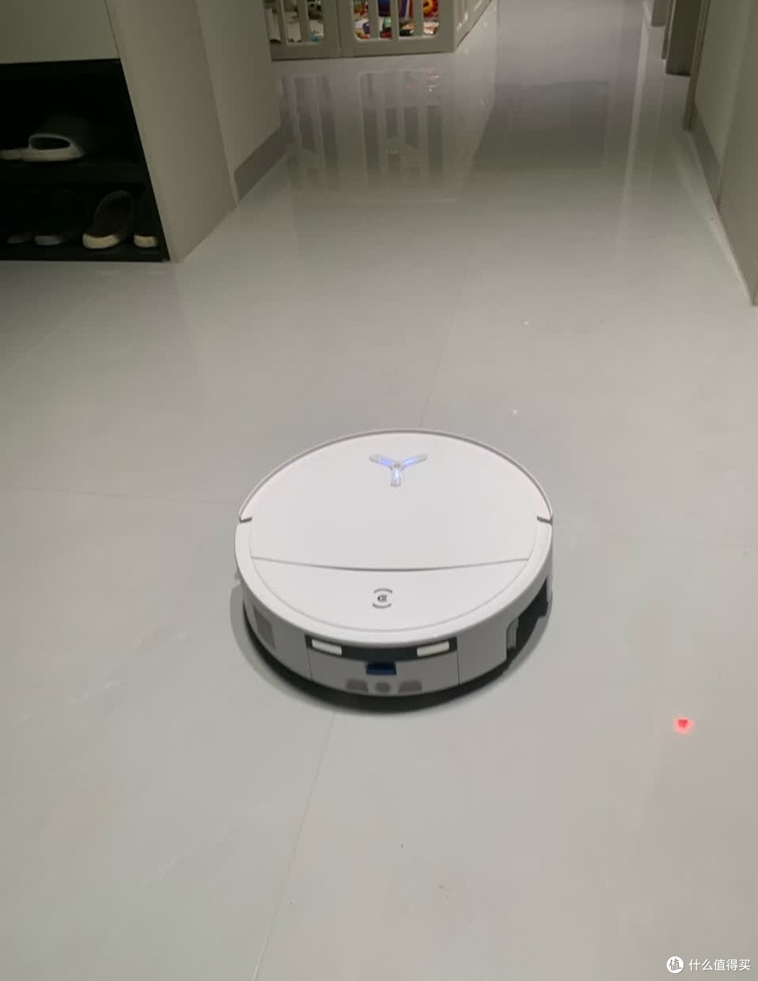 科沃斯超薄嵌入扫地机器人:家居一体化清洁
