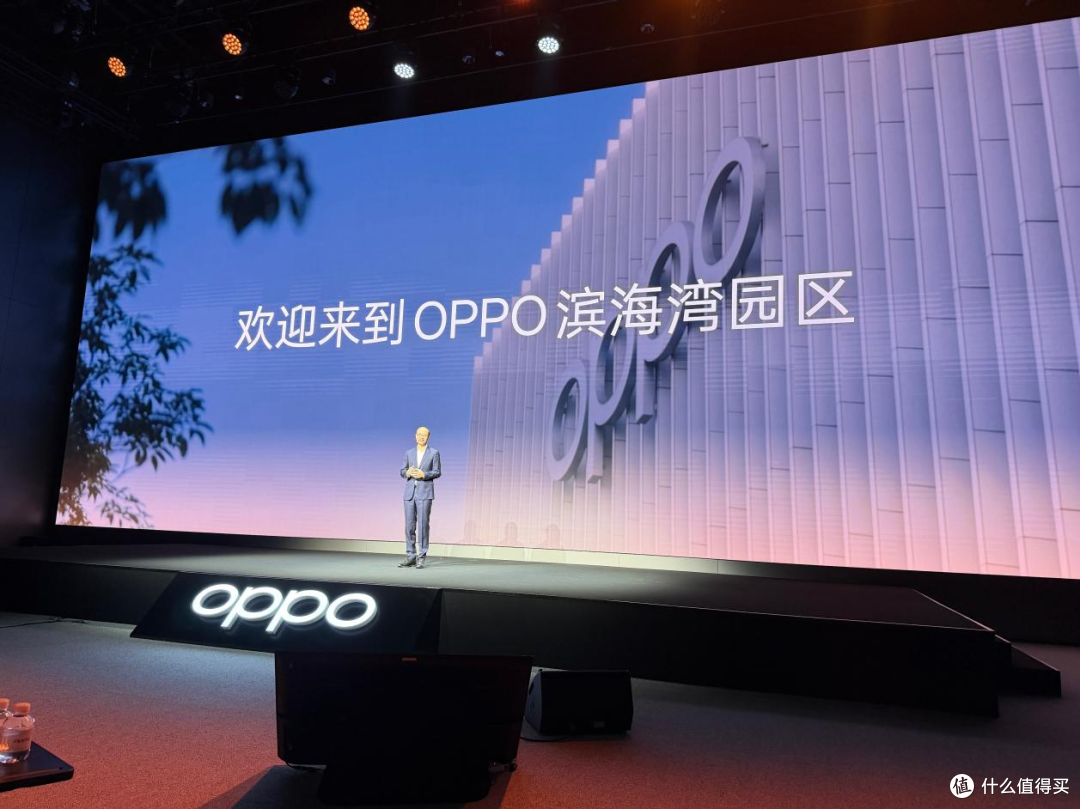 直接封神！OPPO 折叠屏新旗舰把折痕彻底干没了