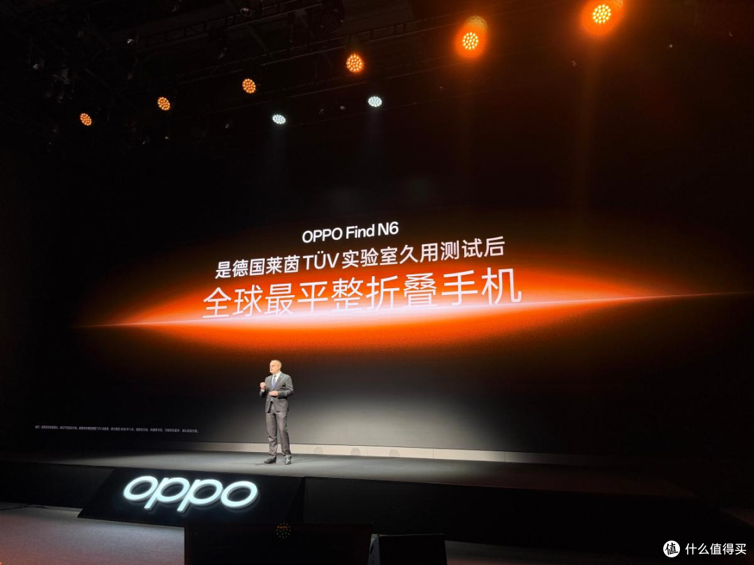 直接封神！OPPO 折叠屏新旗舰把折痕彻底干没了