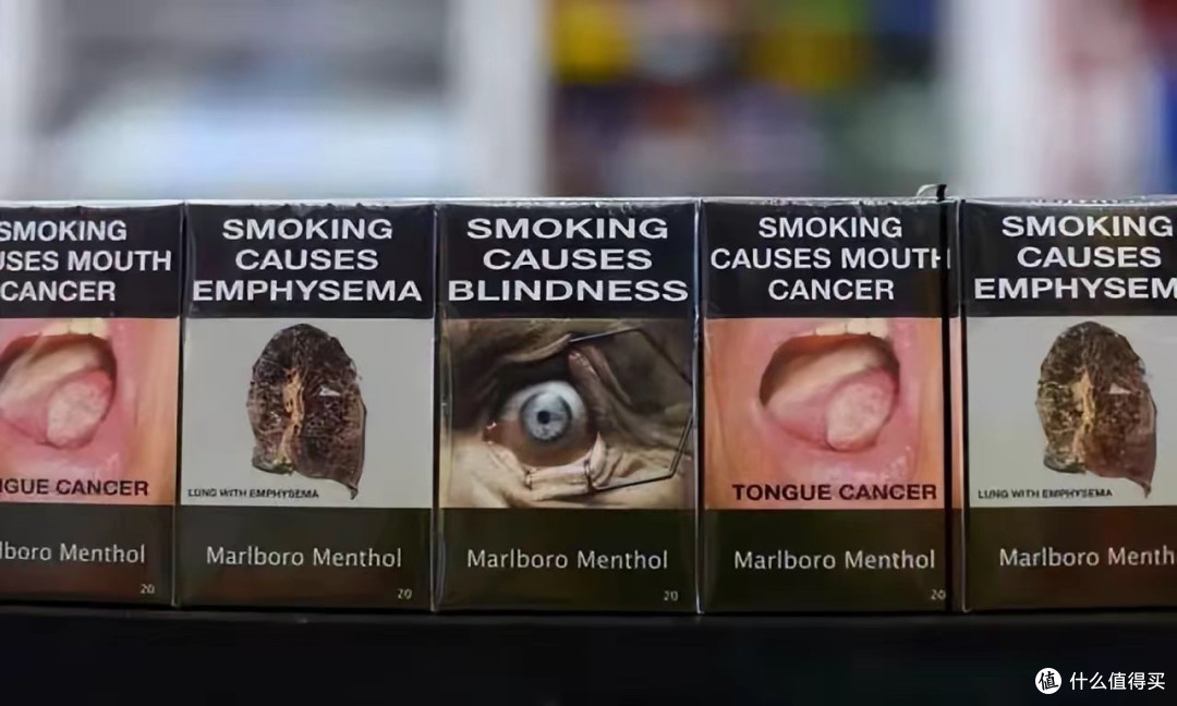为了阻止年轻人吸烟,英国所有香烟盒都丑得一模一样
