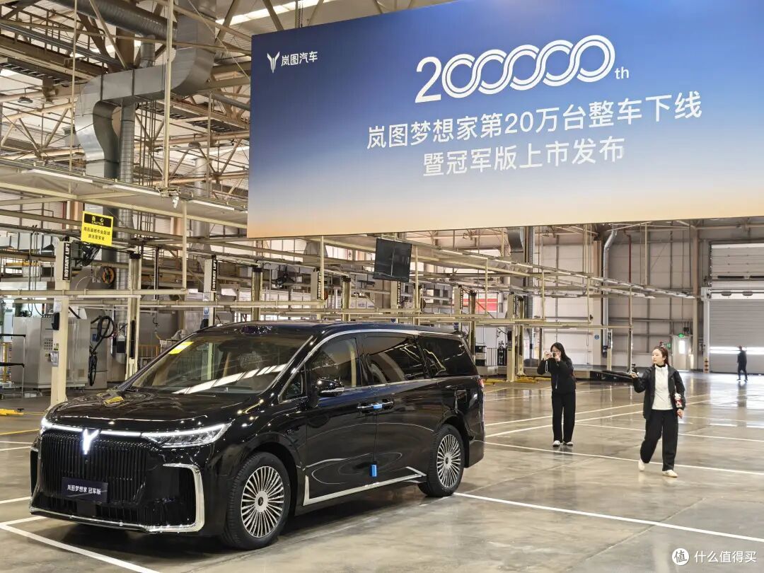 30.99 万元起,搭载华为 ADS4 的 MPV,岚图梦想家冠军版上市