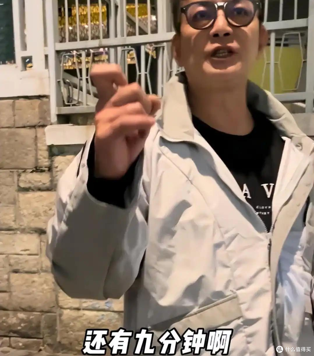 黄日华一个电话,苗侨伟9分钟驱车赶场,老港星宠粉吊打流量!