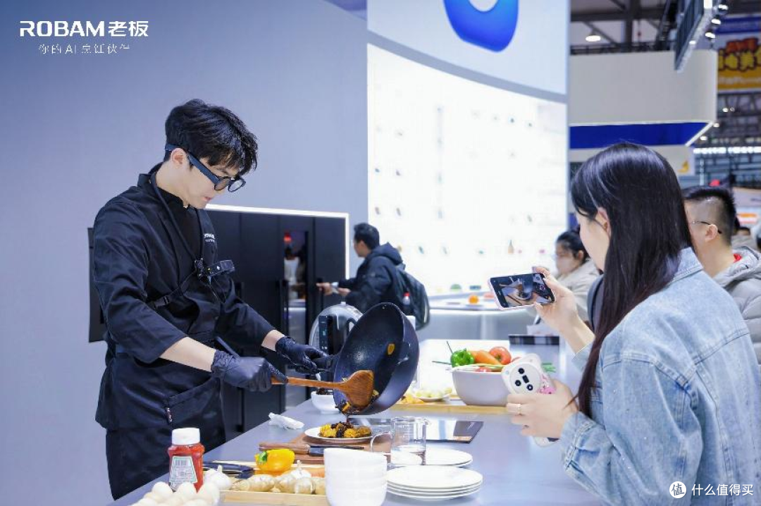 能用眼镜做饭?老板电器发布全球首款AI烹饪眼镜