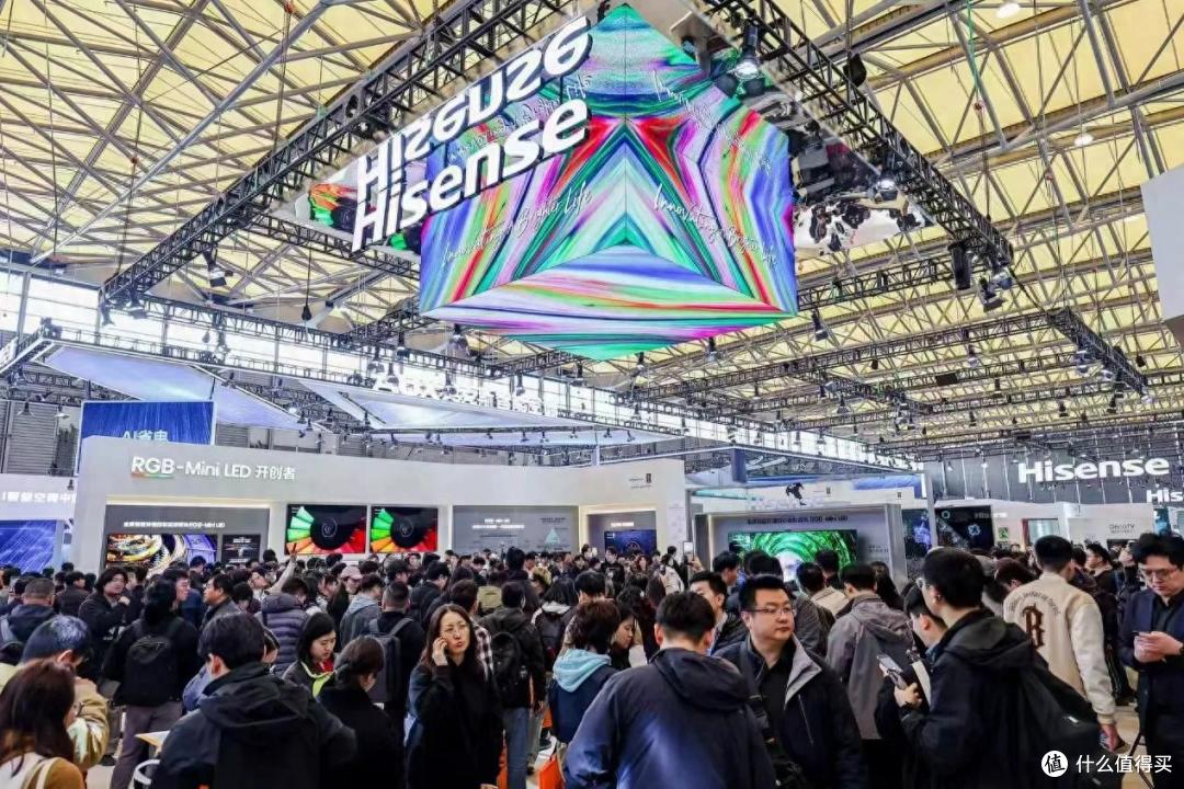 领跑彩色光源时代!海信携三大硬核技术亮相AWE2026