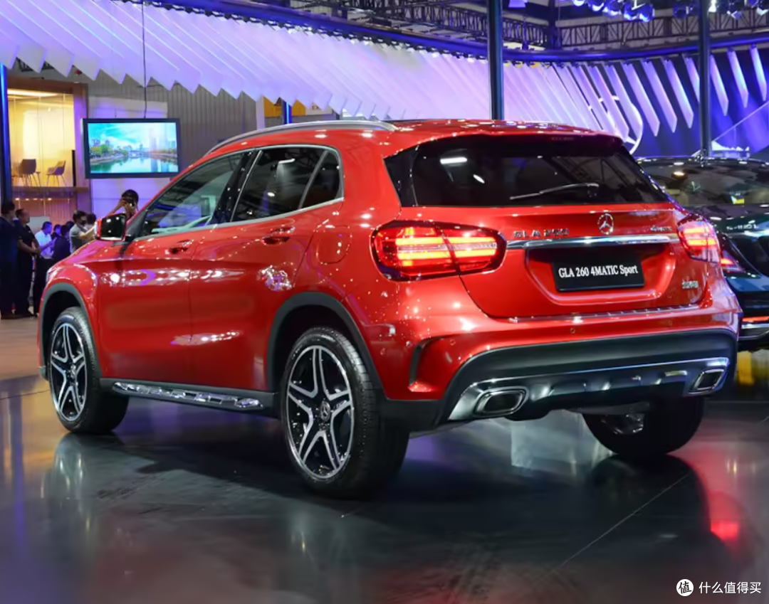 奔驰GLA 260 4MATIC 运动版:30万级豪华SUV的“性能潮玩”