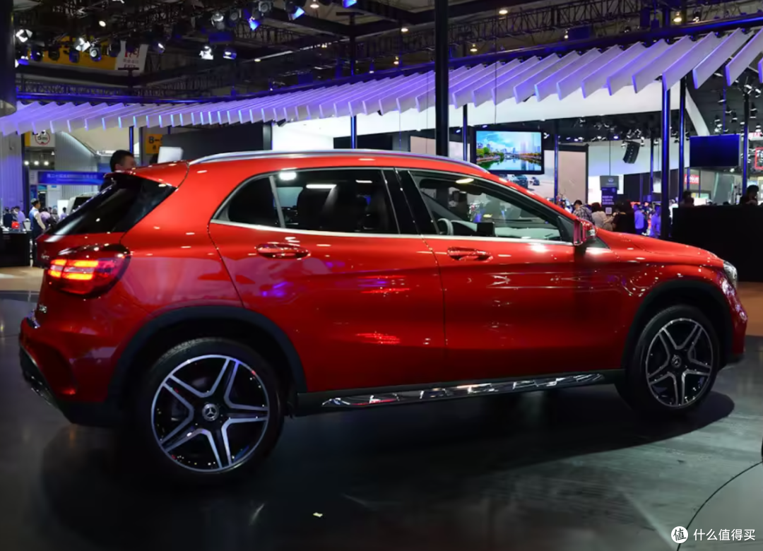 奔驰GLA 260 4MATIC 运动版:30万级豪华SUV的“性能潮玩”