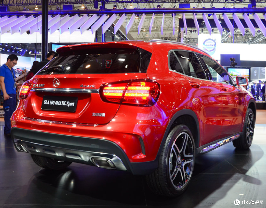 奔驰GLA 260 4MATIC 运动版:30万级豪华SUV的“性能潮玩”