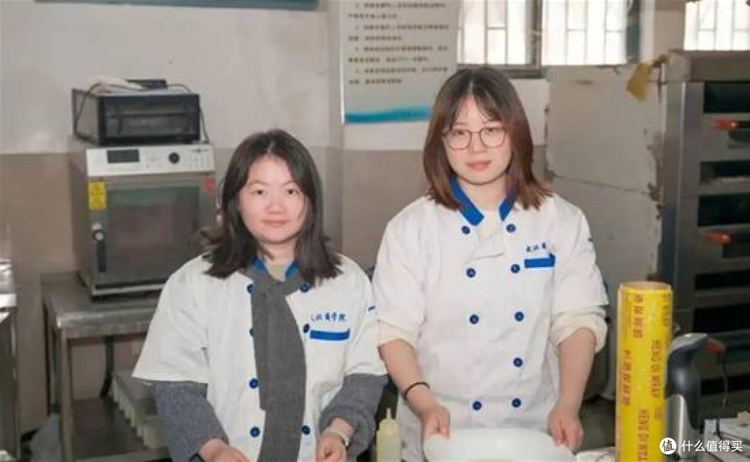 女大学生4个养生馒头卖3万,中式美学+药食同源,凭啥这么贵?