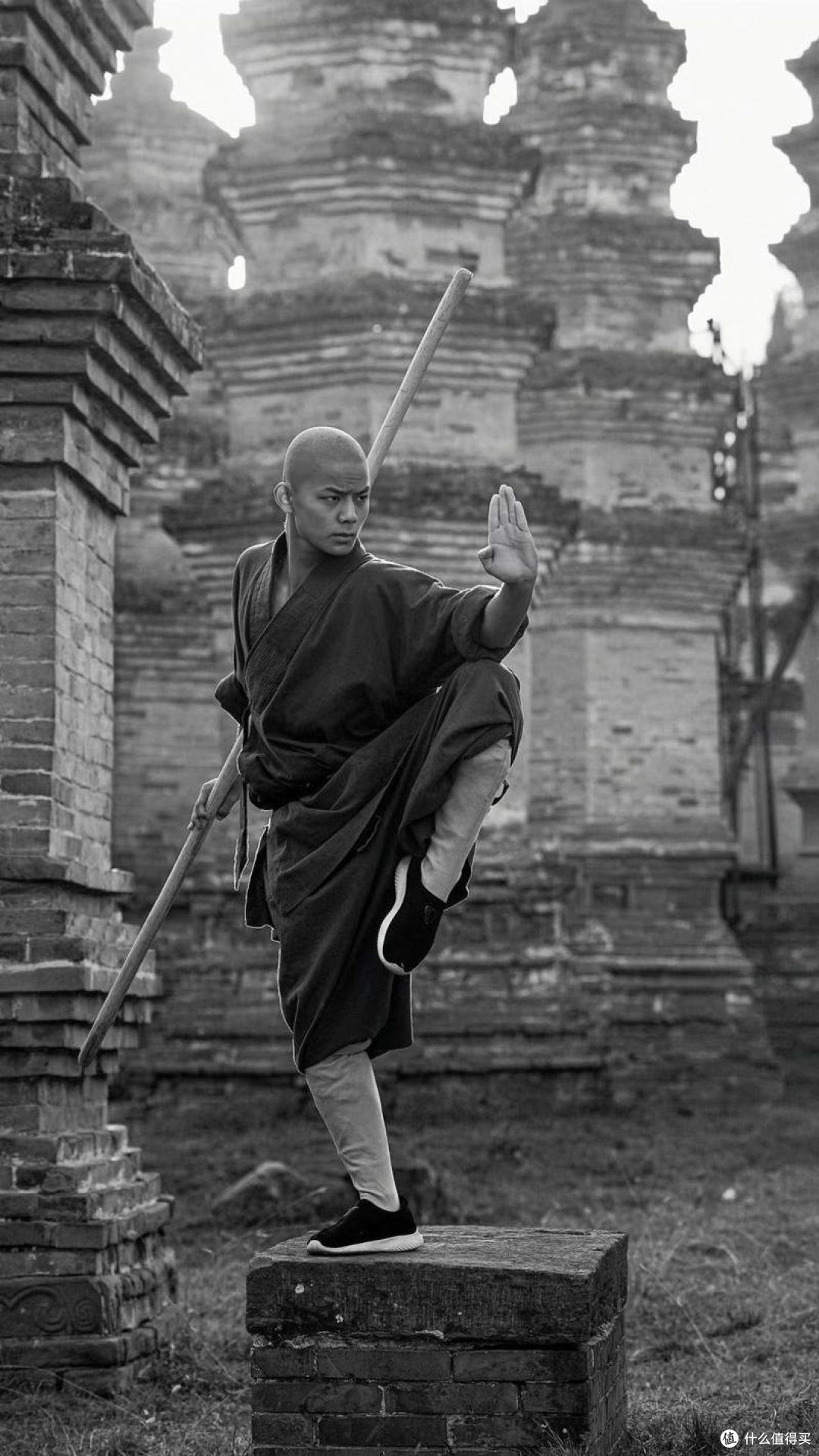 人类第一件武器是棍棒,游戏里却被剑斧碾压,真相藏在设计里!