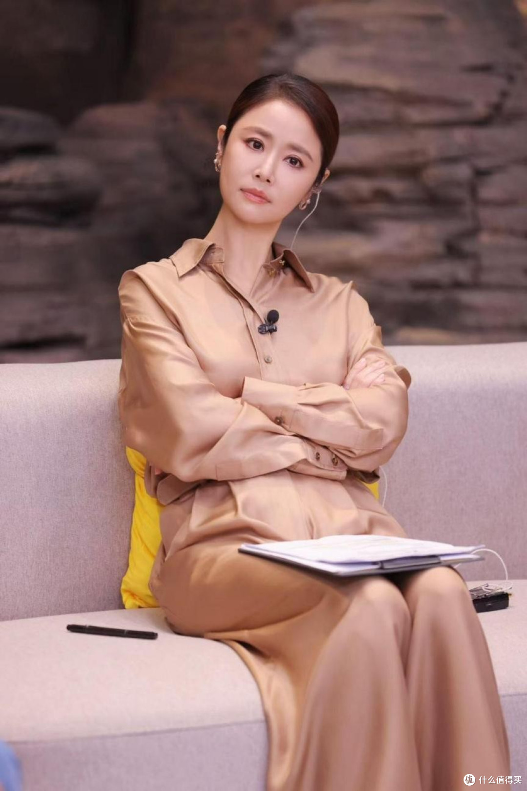 林心如增肥以后,美得更高级,穿毛衣+半身裙好显贵,差点认不出