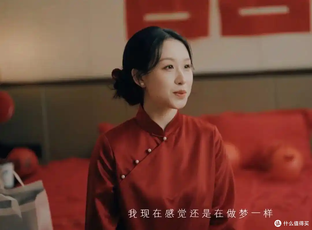 伴娘堵门开门懵了,竟是吴彦祖化身亲友团,跪地找鞋太接地气!