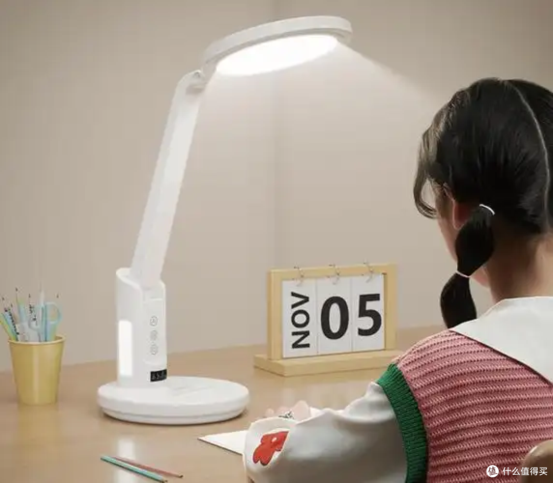 箭牌眼卫士系列护眼台灯:用这五大参数为孩子挑灯不踩坑
