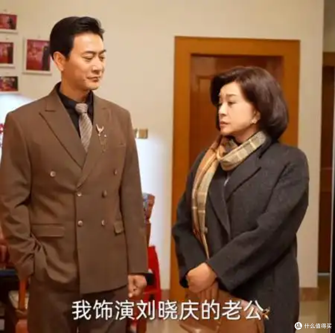 75岁刘晓庆再演14岁少女,滤镜磨到五官模糊,网友:眼睛受不住!