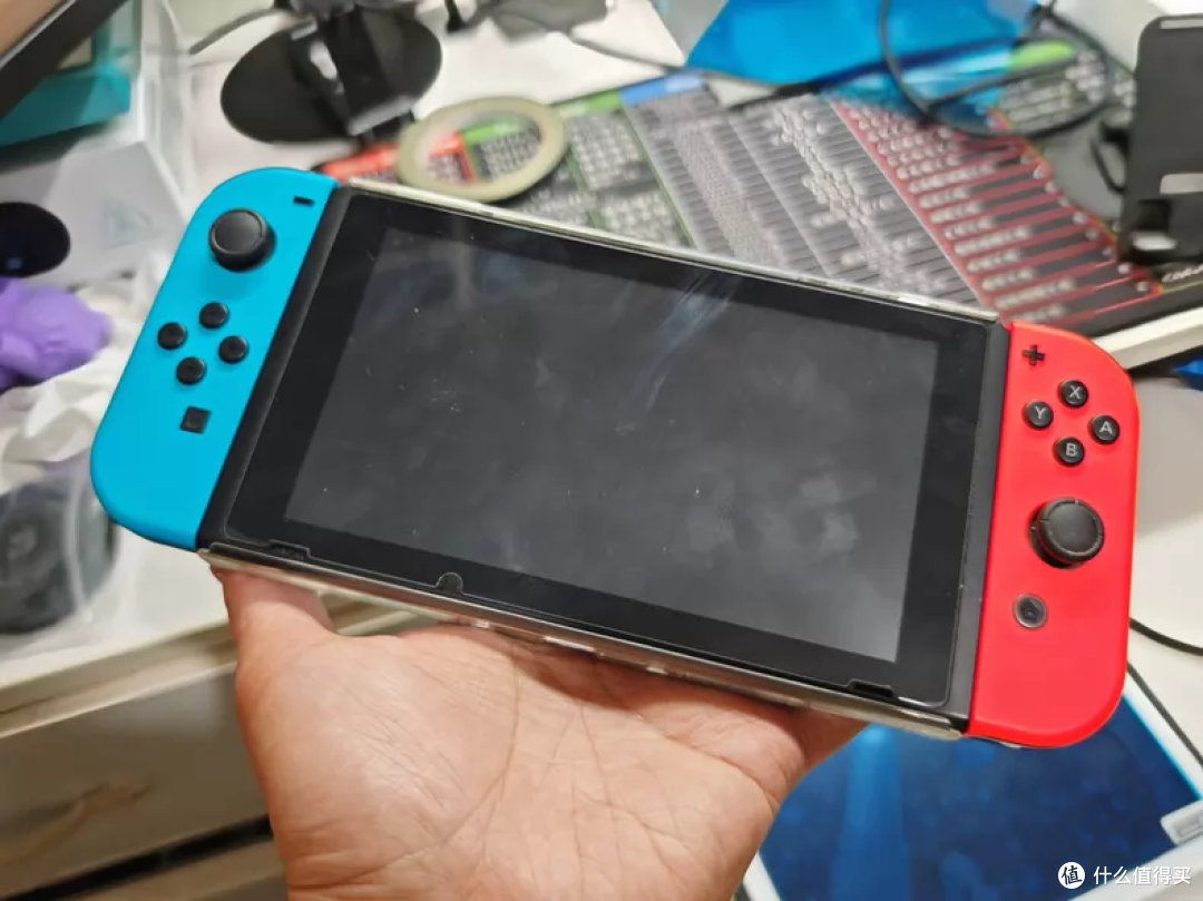 某鱼惊现9.7寸的任天堂Switch掌机,网友:为啥比我的大一圈?