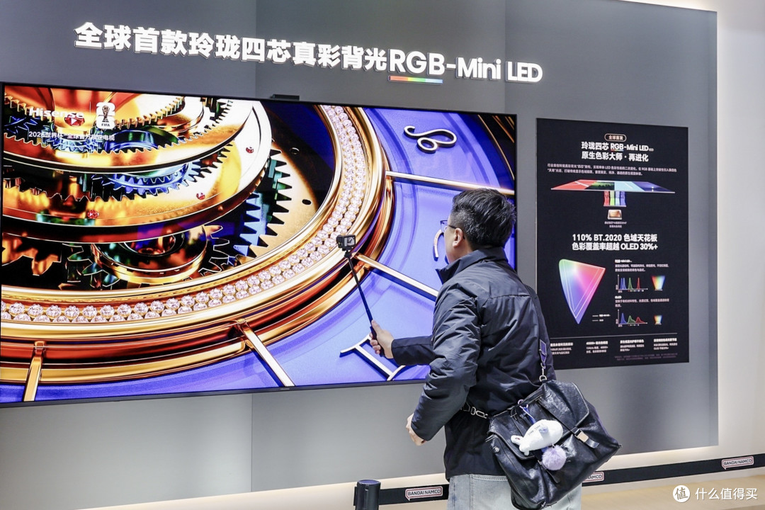 RGB-Mini LED 成百吋赛道新标尺，海信凭什么领跑客厅WALL时代？