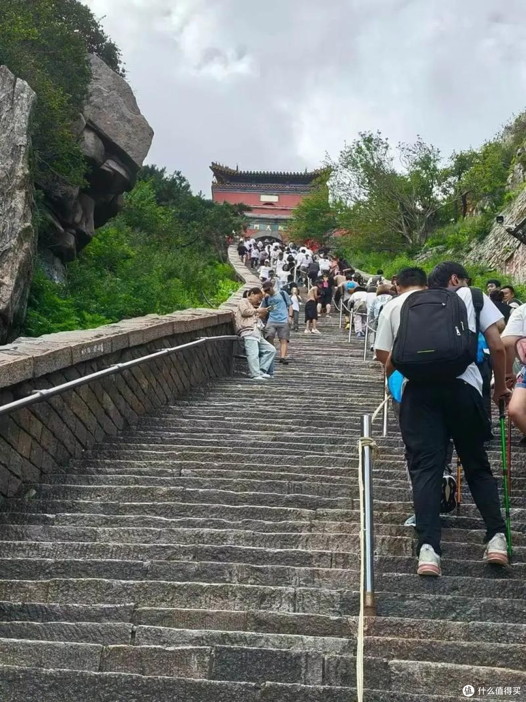 泰山轻松游:春日踏青记
