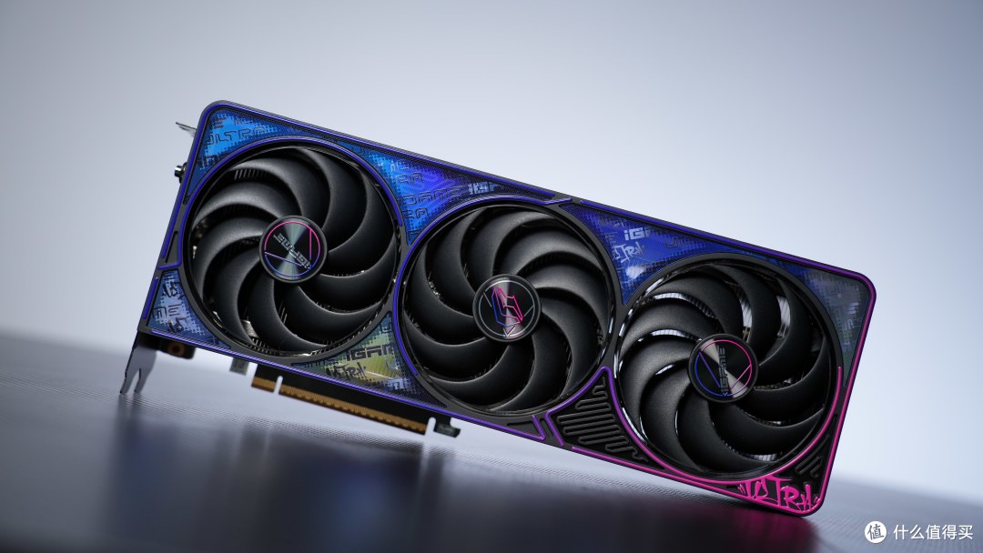 黑色高颜值显卡新选择 iGame RTX 5060 Ultra OC 开箱测试