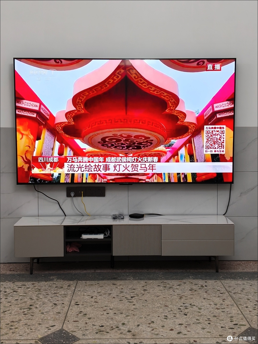 雷鸟巨幕电视:量子点MiniLED技术亮点