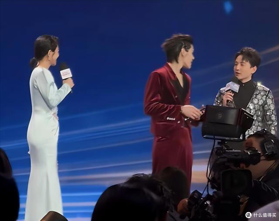 向佐踢主持人后续!主持人直言有不爽,曝其私下人品反差极大