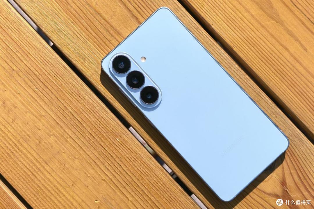 稳定出彩的旗舰小直屏 上手三星Galaxy S26