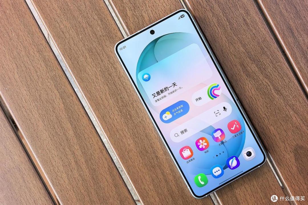 稳定出彩的旗舰小直屏 上手三星Galaxy S26