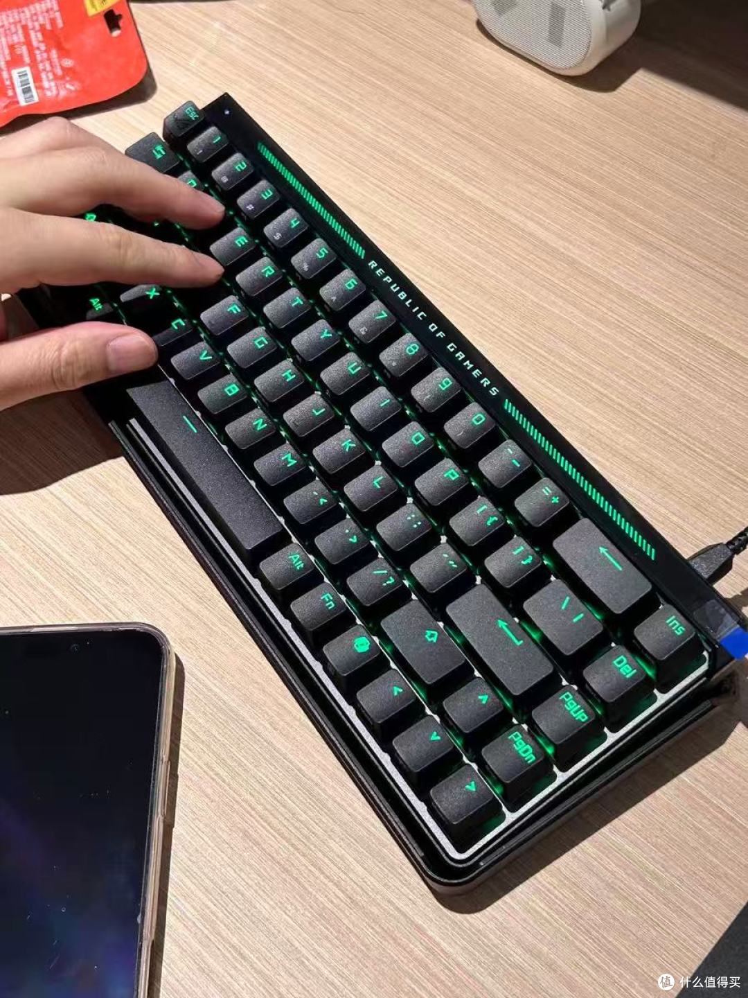 ROG魔导士Ace HFX磁轴键盘游戏电竞有线8K回报率小蜜蜂战队三角洲